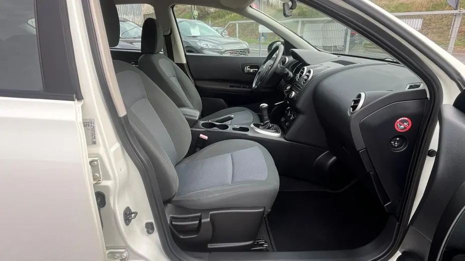 NISSAN Qashqai -