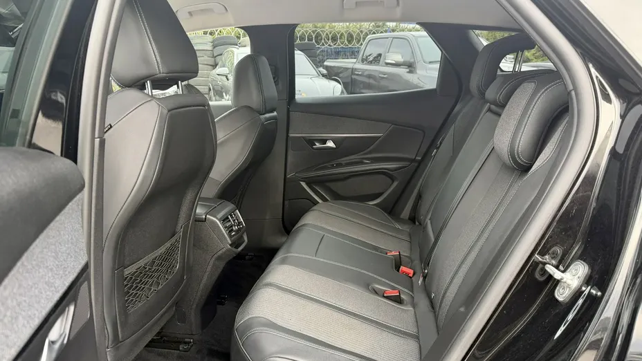 PEUGEOT 3008 -