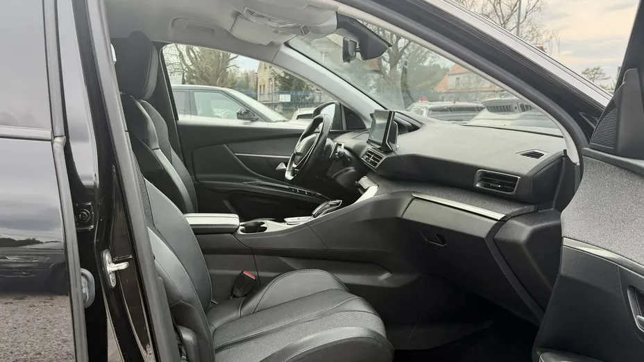 PEUGEOT 3008 -