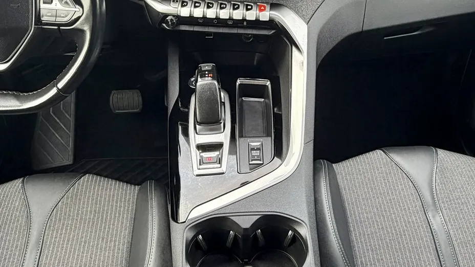 PEUGEOT 3008 -