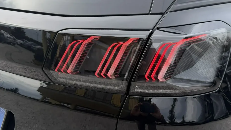 PEUGEOT 3008 -