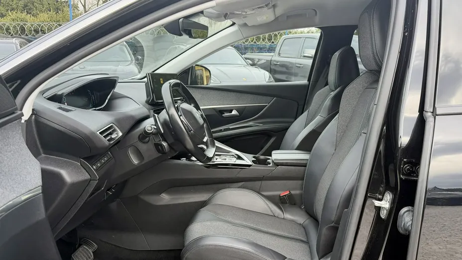 PEUGEOT 3008 -
