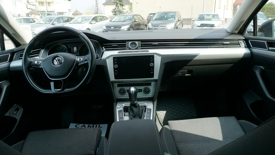 VOLKSWAGEN Passat -