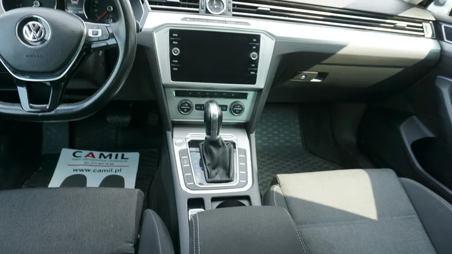 VOLKSWAGEN Passat -