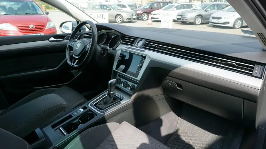 VOLKSWAGEN Passat -