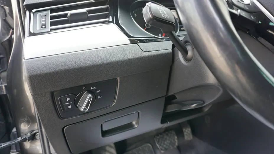VOLKSWAGEN Passat -