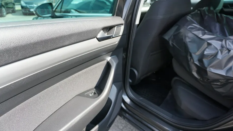 VOLKSWAGEN Passat -