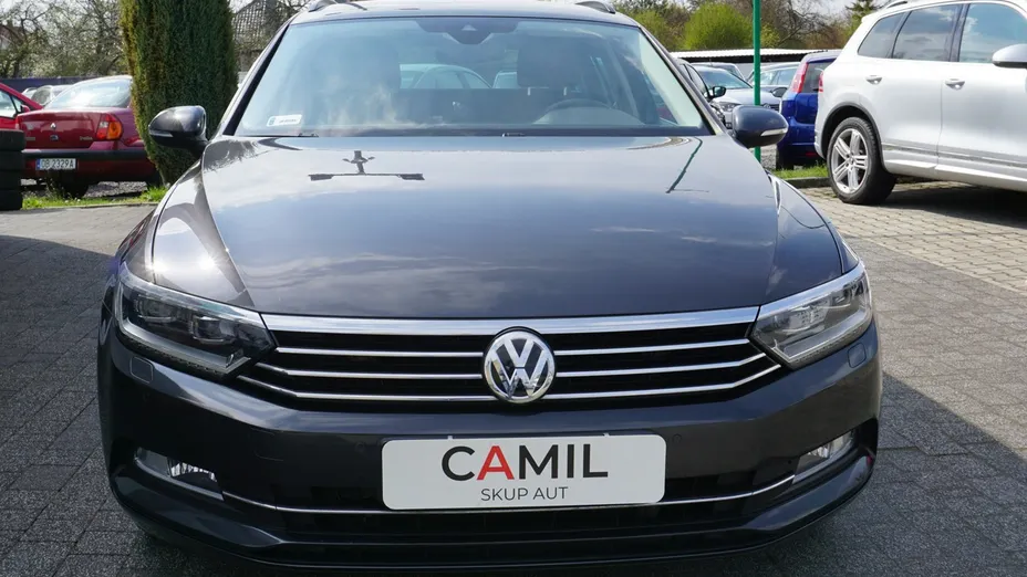 VOLKSWAGEN Passat -