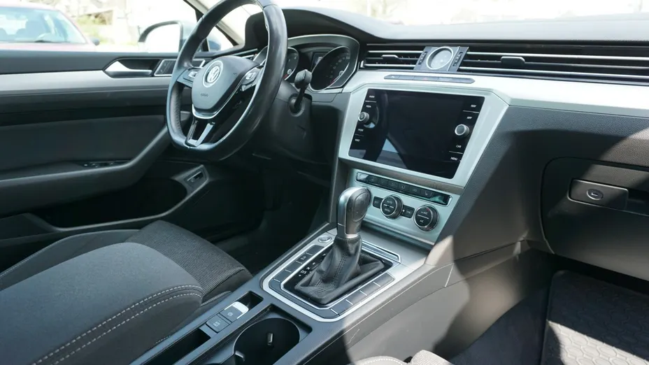 VOLKSWAGEN Passat -