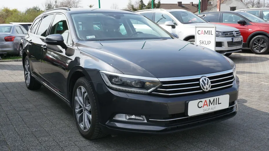 VOLKSWAGEN Passat -