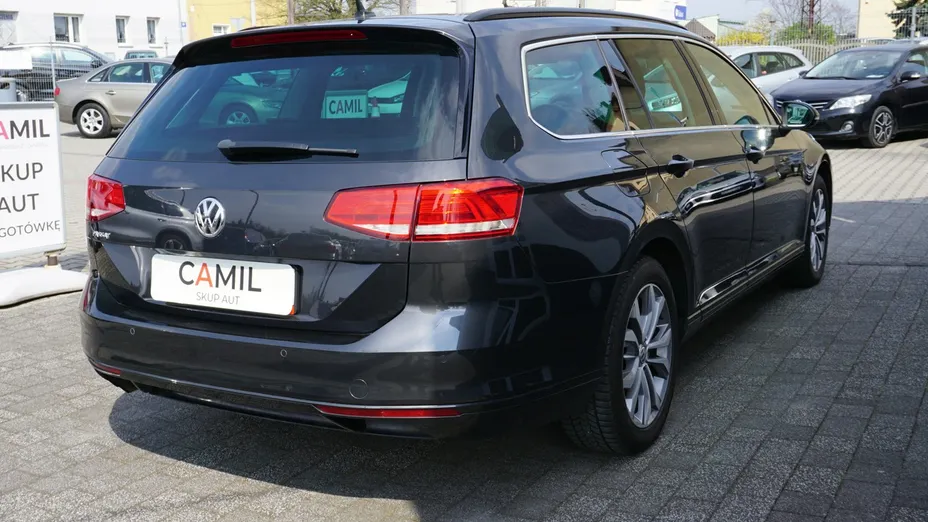 VOLKSWAGEN Passat -