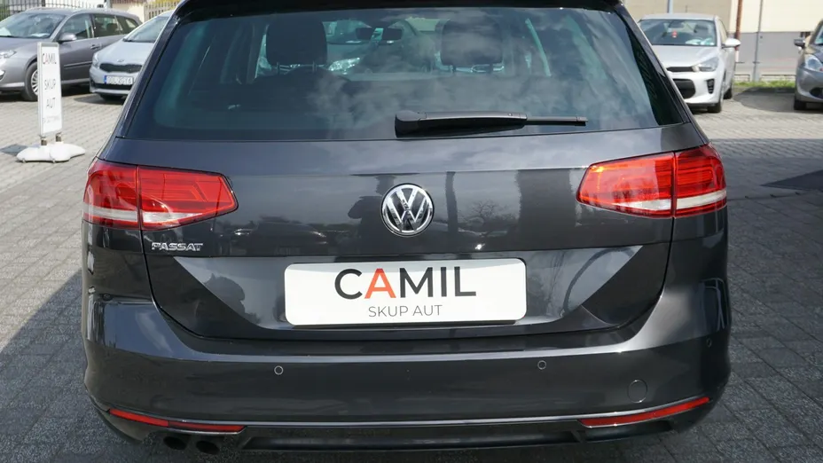 VOLKSWAGEN Passat -