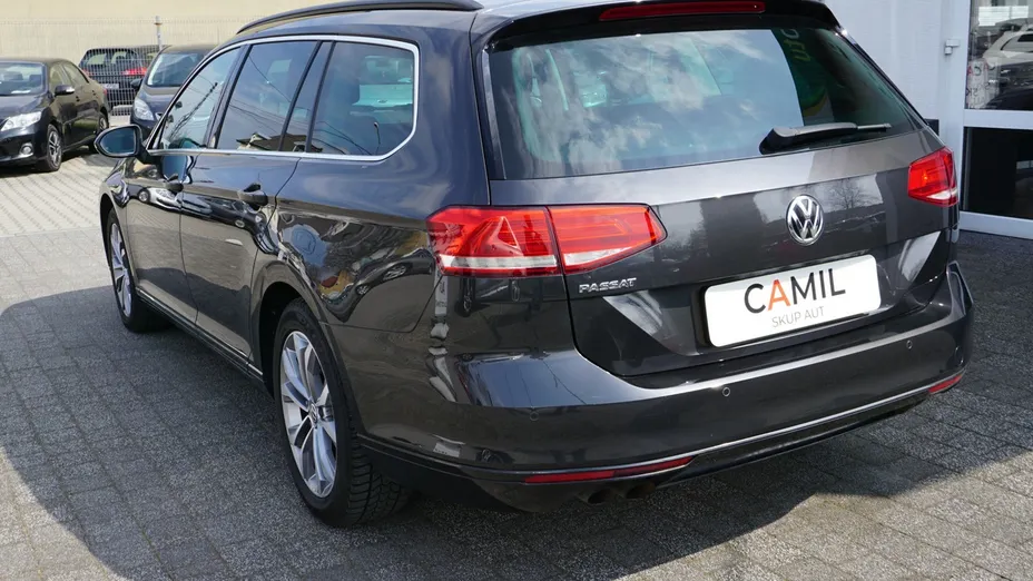 VOLKSWAGEN Passat -