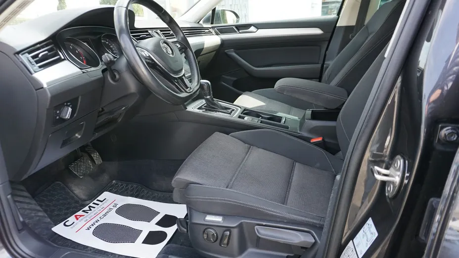 VOLKSWAGEN Passat -