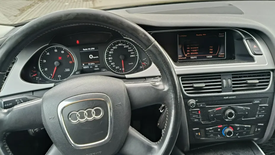 AUDI A4 -