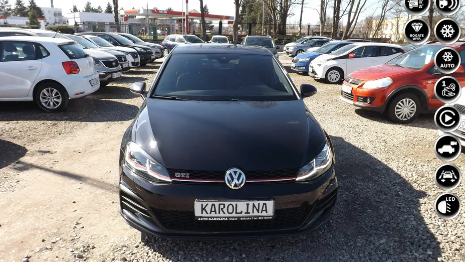 VOLKSWAGEN Golf -