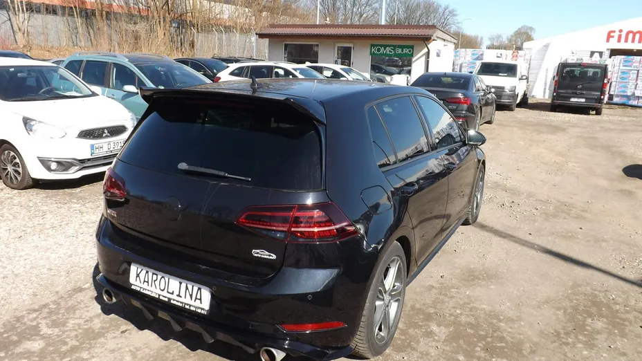 VOLKSWAGEN Golf -