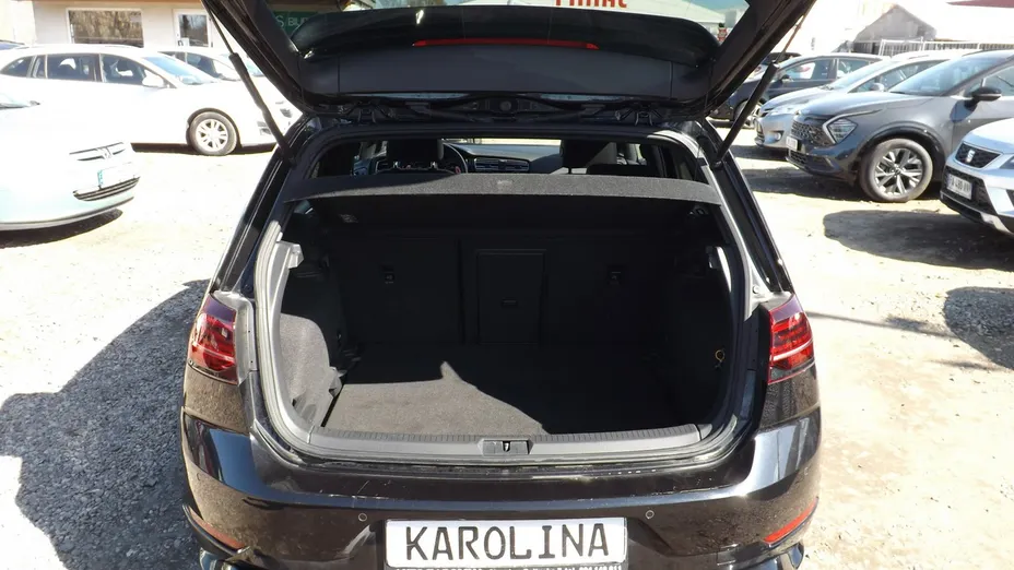 VOLKSWAGEN Golf -
