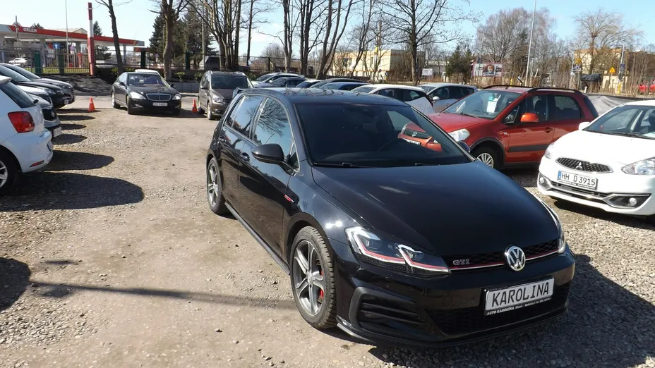 VOLKSWAGEN Golf -