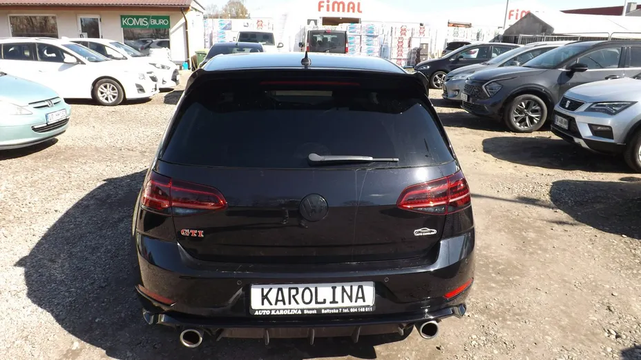 VOLKSWAGEN Golf -