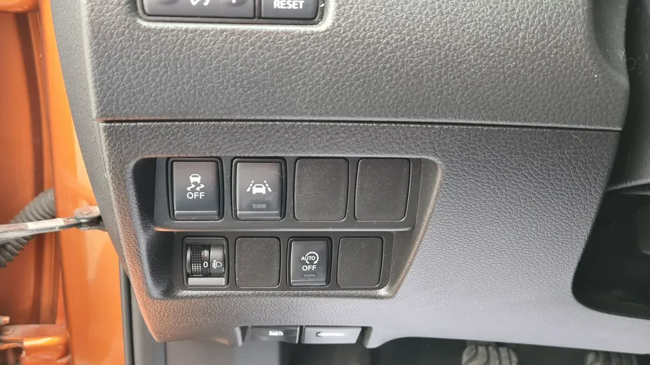 NISSAN X-Trail -