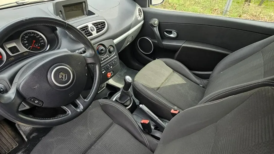 RENAULT Clio -