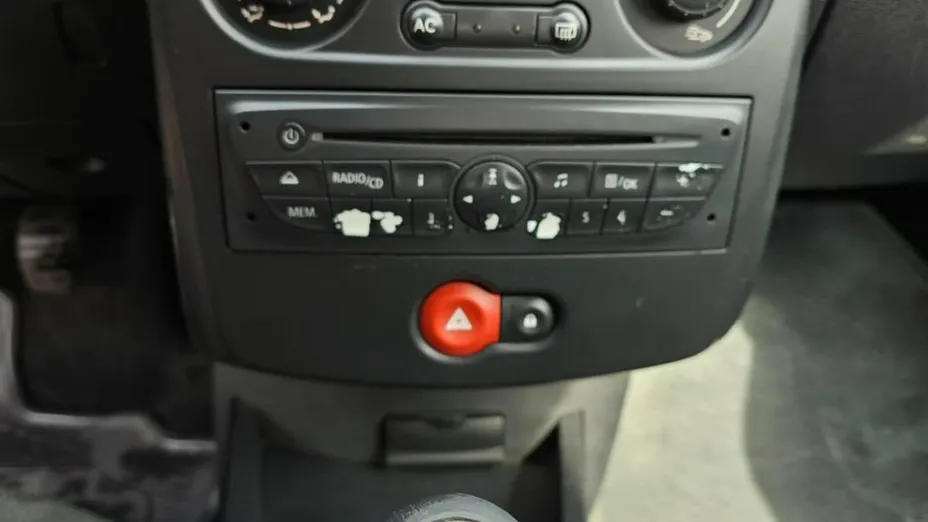 RENAULT Clio -