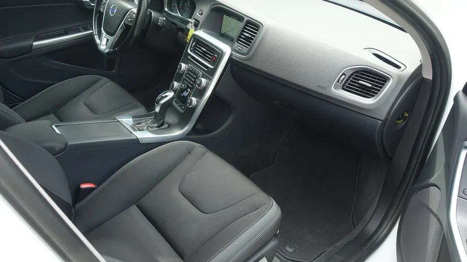 VOLVO V60 -