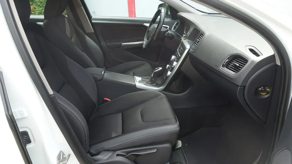 VOLVO V60 -