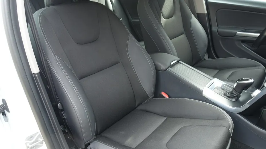 VOLVO V60 -