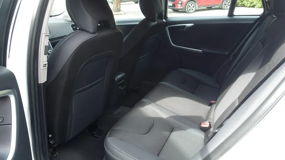 VOLVO V60 -