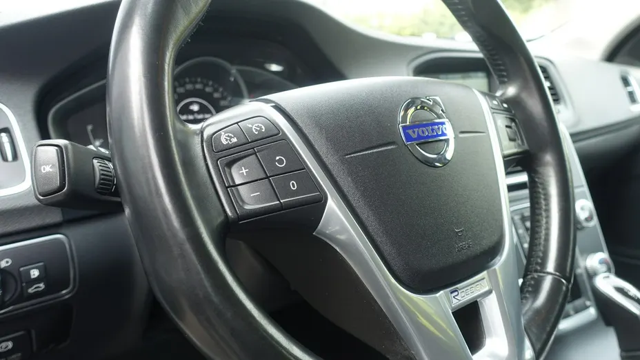 VOLVO V60 -