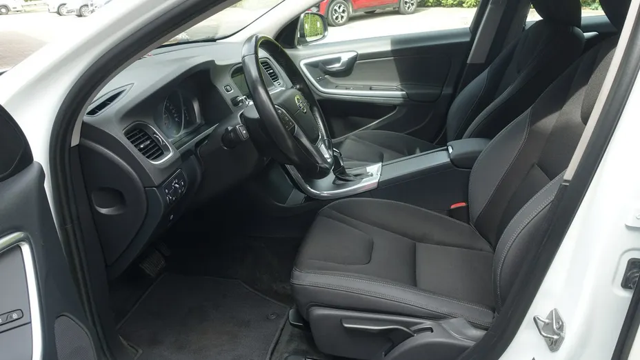 VOLVO V60 -