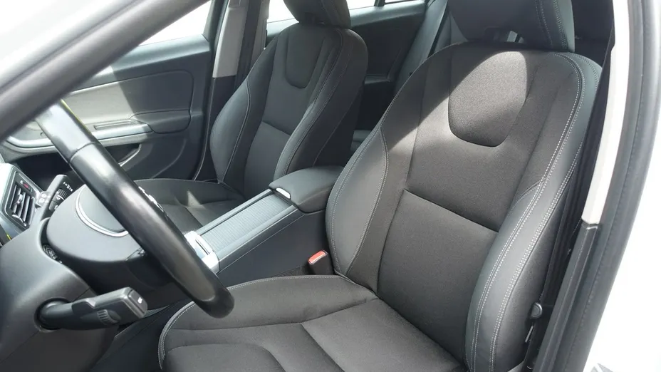 VOLVO V60 -
