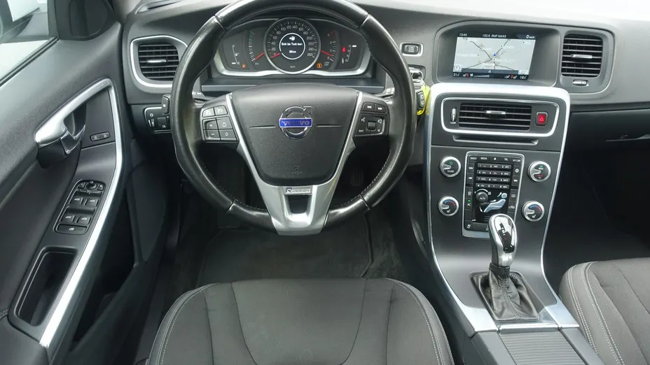 VOLVO V60 -