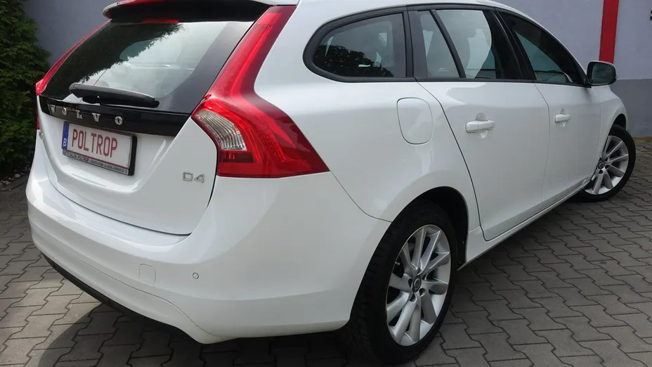 VOLVO V60 -