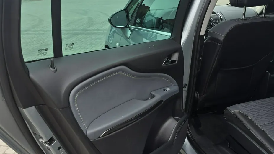 OPEL Zafira -
