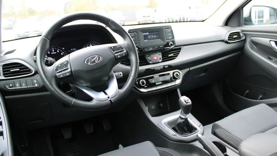 HYUNDAI i30 -