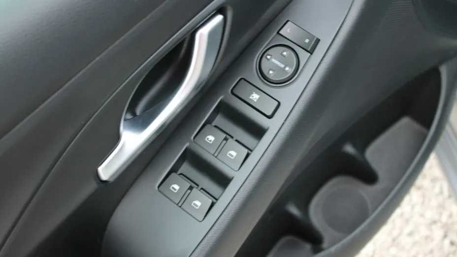 HYUNDAI i30 -