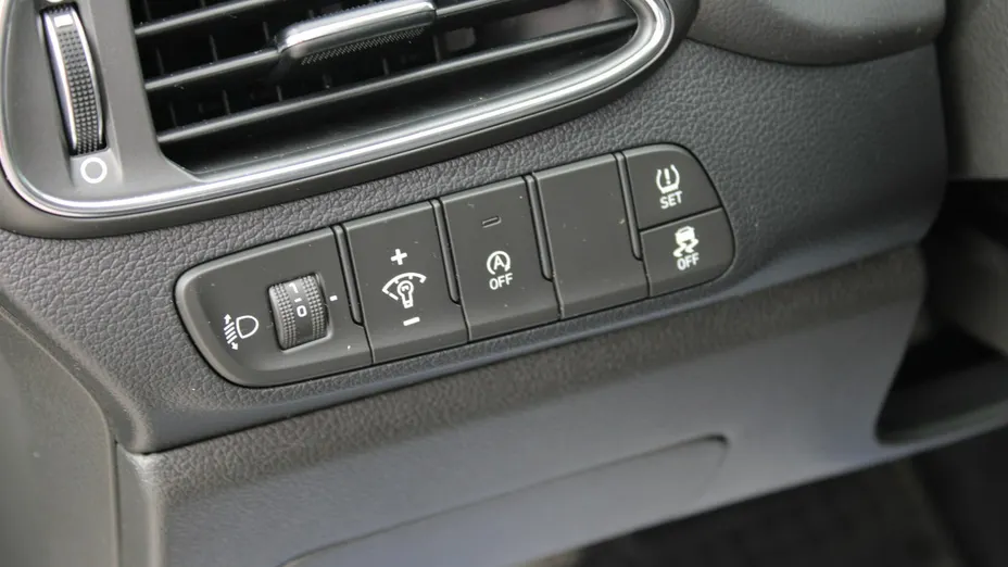 HYUNDAI i30 -