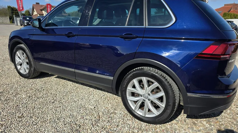 VOLKSWAGEN Tiguan -