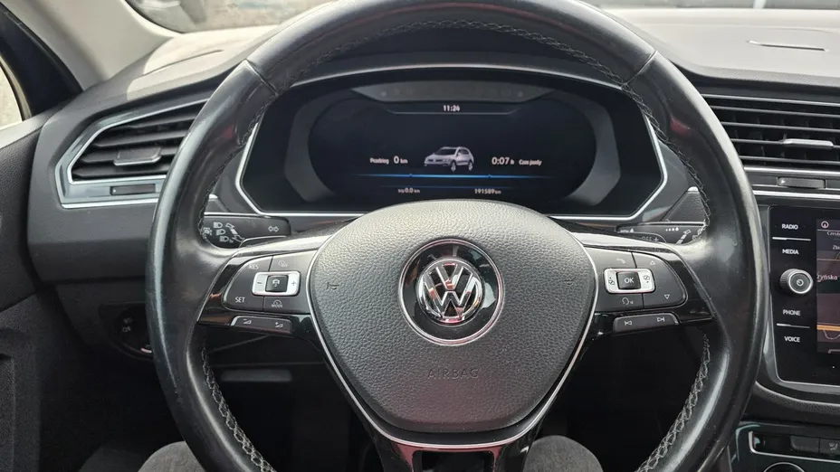 VOLKSWAGEN Tiguan -