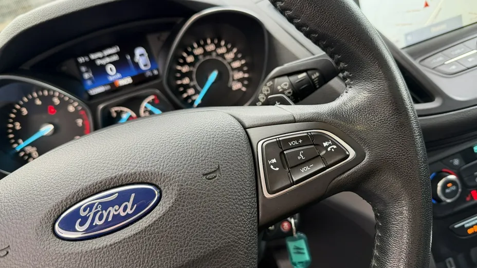 FORD Escape -