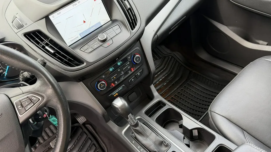 FORD Escape -