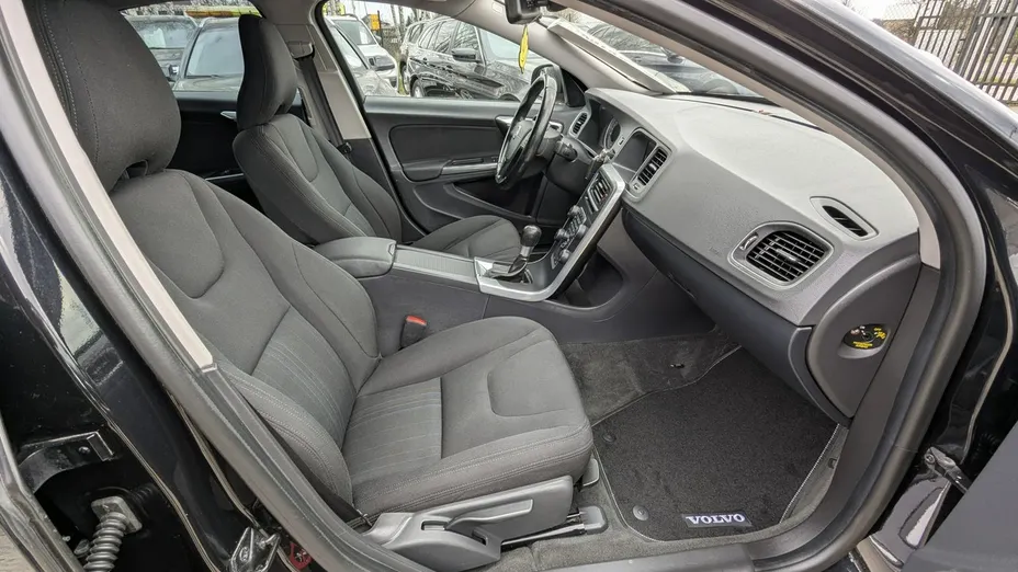 VOLVO S60 -