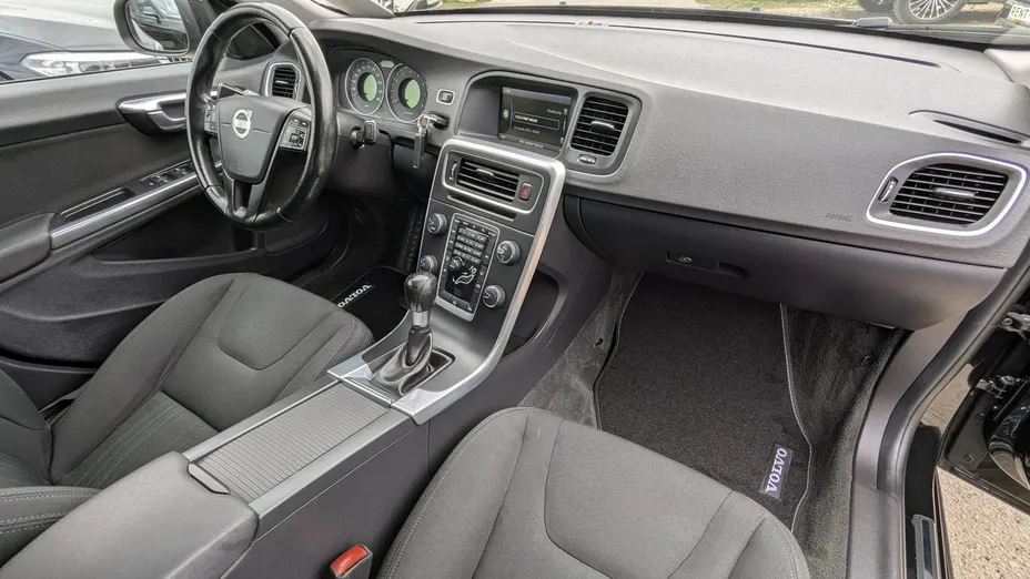 VOLVO S60 -