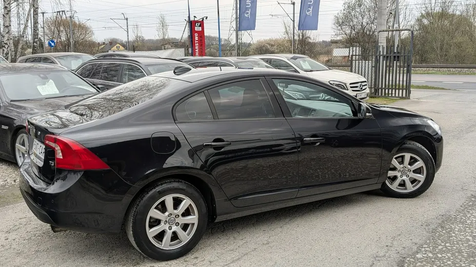 VOLVO S60 -