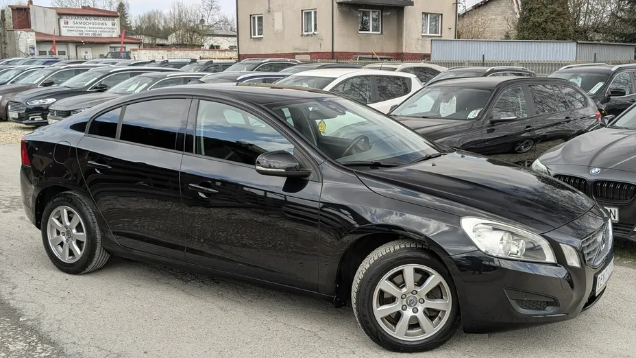 VOLVO S60 -