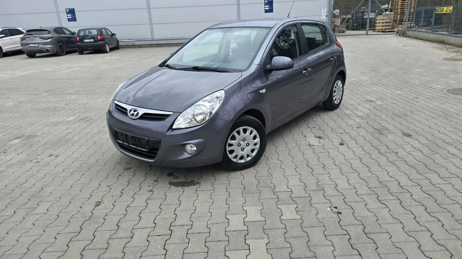 HYUNDAI i20 -