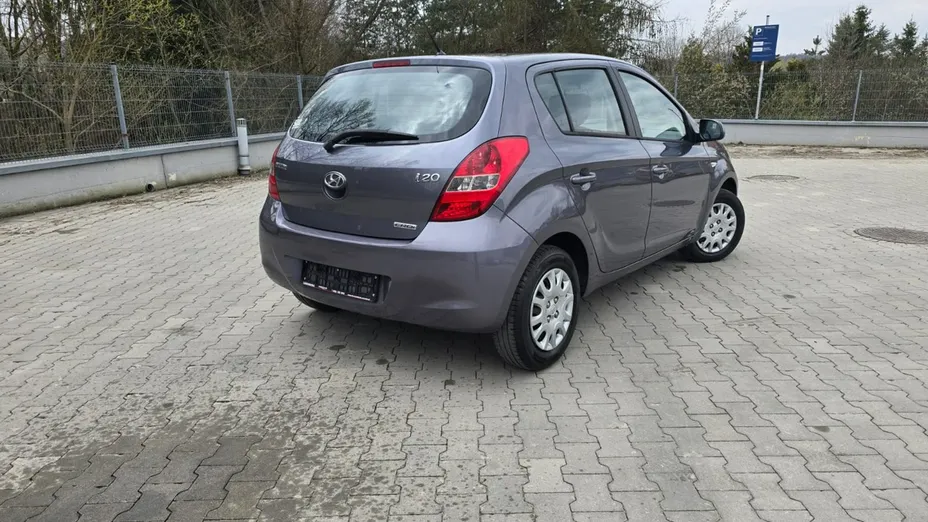 HYUNDAI i20 -